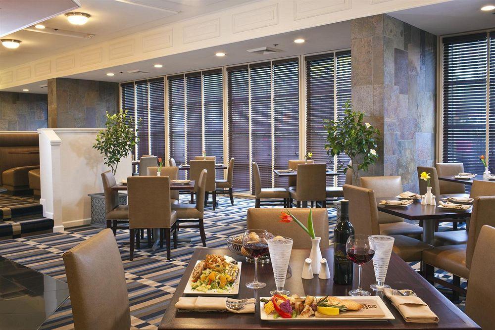 Sheraton Bellevue Hotel Restoran fotoğraf